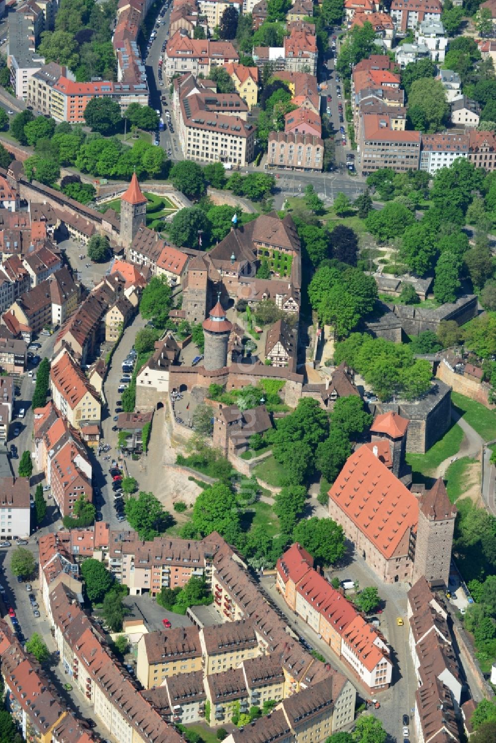 Nürnberg aus der Vogelperspektive: Burganlage der Veste Nürnberger Burg in der Altstadt von Nürnberg im Bundesland Bayern