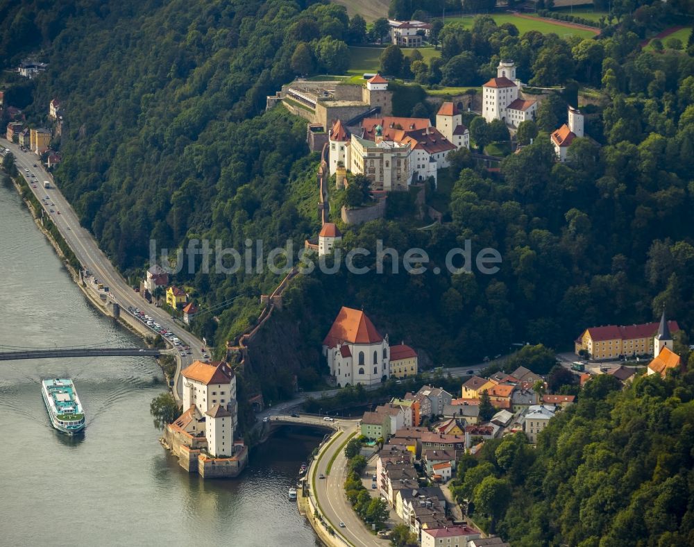 Luftaufnahme Passau - Burganlage der Veste Oberhaus in Passau im Bundesland Bayern