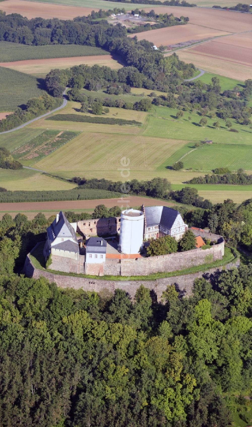 Luftaufnahme Otzberg - Burganlage der Veste im Ortsteil Hering in Otzberg im Bundesland Hessen, Deutschland