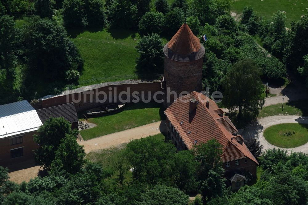 Plau am See aus der Vogelperspektive: Burganlage der Veste Plauer Burg am Burgplatz in Plau am See im Bundesland Mecklenburg-Vorpommern