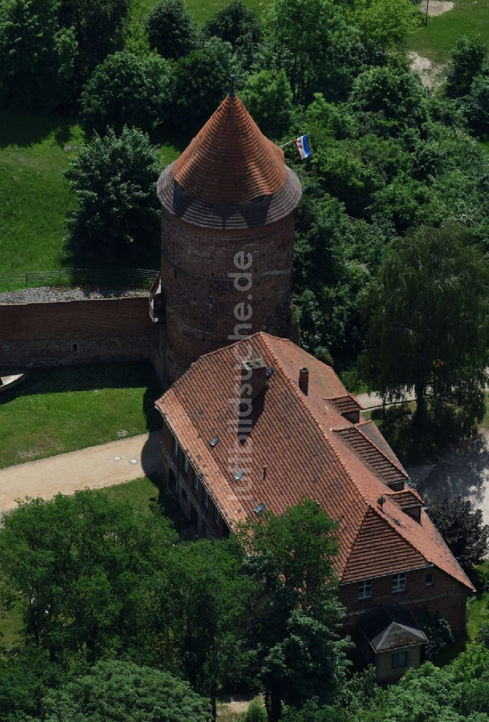 Luftbild Plau am See - Burganlage der Veste Plauer Burg am Burgplatz in Plau am See im Bundesland Mecklenburg-Vorpommern