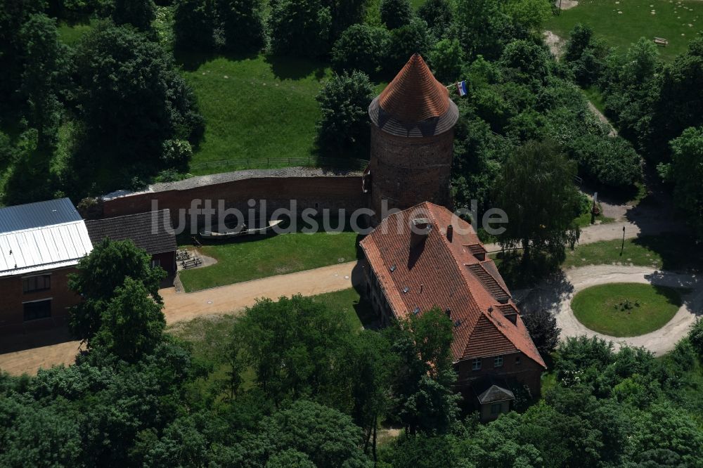 Luftaufnahme Plau am See - Burganlage der Veste Plauer Burg am Burgplatz in Plau am See im Bundesland Mecklenburg-Vorpommern