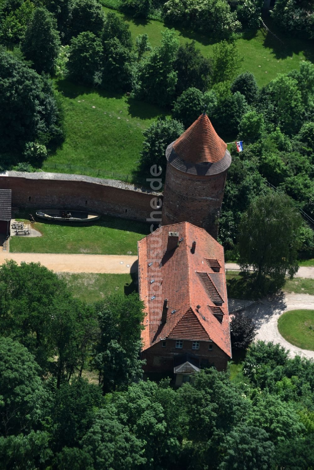 Plau am See aus der Vogelperspektive: Burganlage der Veste Plauer Burg am Burgplatz in Plau am See im Bundesland Mecklenburg-Vorpommern