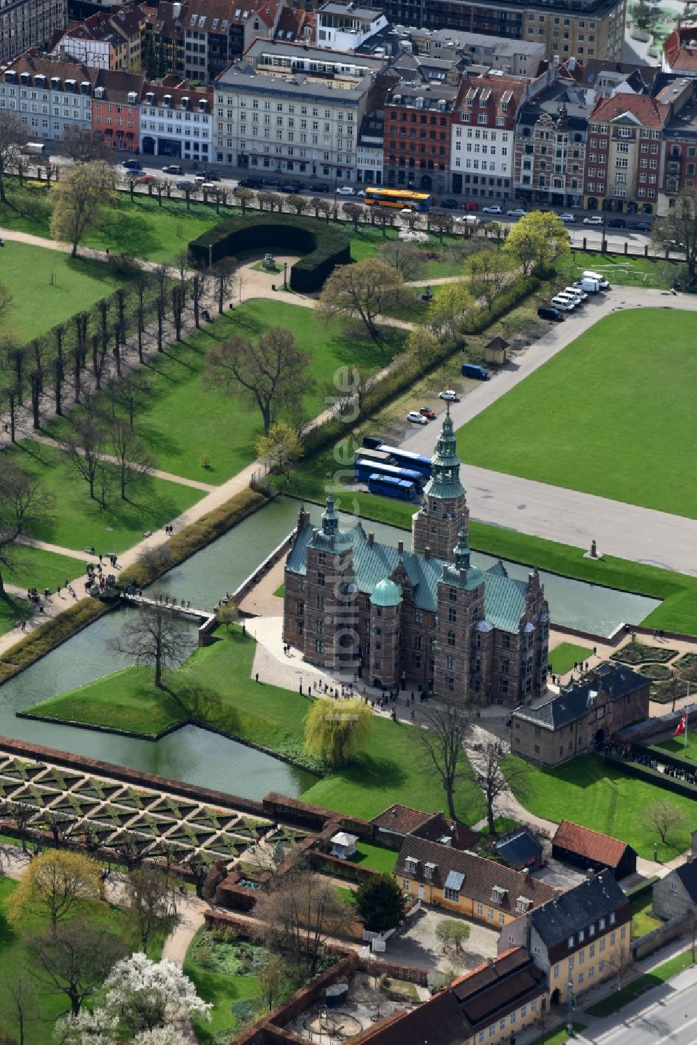 Luftbild Kopenhagen - Burganlage der Veste Rosenborg Castle Oster Voldgade in Kopenhagen in , Dänemark