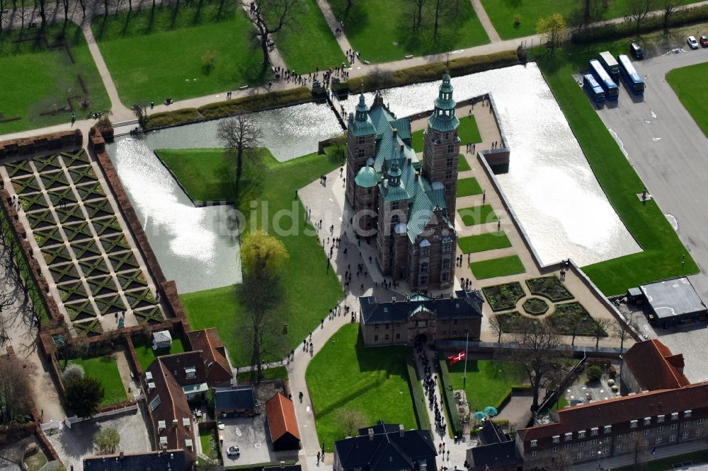 Luftbild Kopenhagen - Burganlage der Veste Rosenborg Castle Oster Voldgade in Kopenhagen in , Dänemark