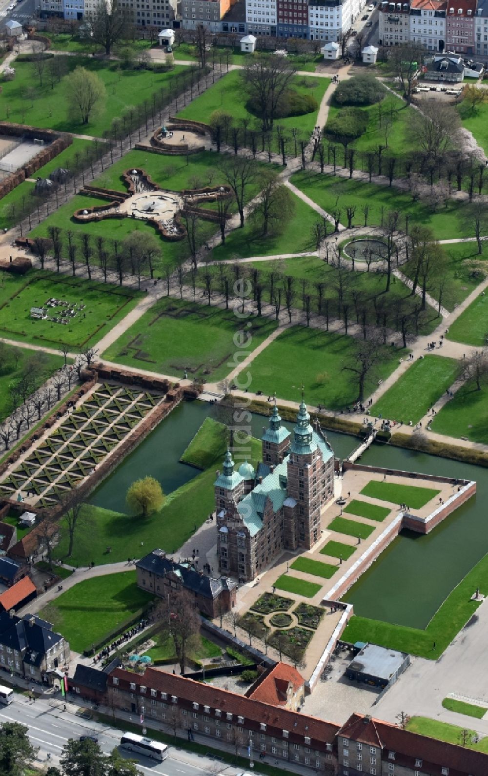 Kopenhagen von oben - Burganlage der Veste Rosenborg Castle Oster Voldgade in Kopenhagen in , Dänemark