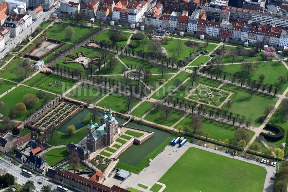 Kopenhagen aus der Vogelperspektive: Burganlage der Veste Rosenborg Castle Oster Voldgade in Kopenhagen in , Dänemark