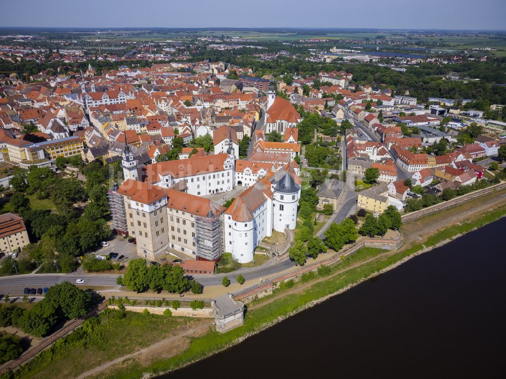 Luftbild Torgau - Burganlage der Veste Schloß und Schlosskirche Hartenfels in Torgau im Bundesland Sachsen