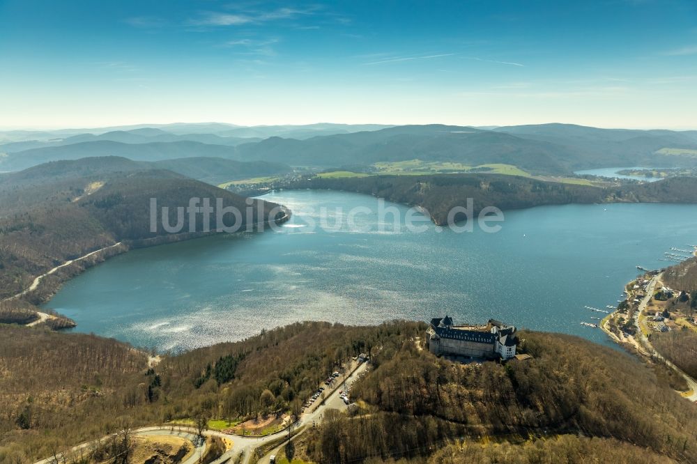 Waldeck von oben - Burganlage der Veste Schloss Waldeck an der Schloßstraße in Waldeck im Bundesland Hessen, Deutschland