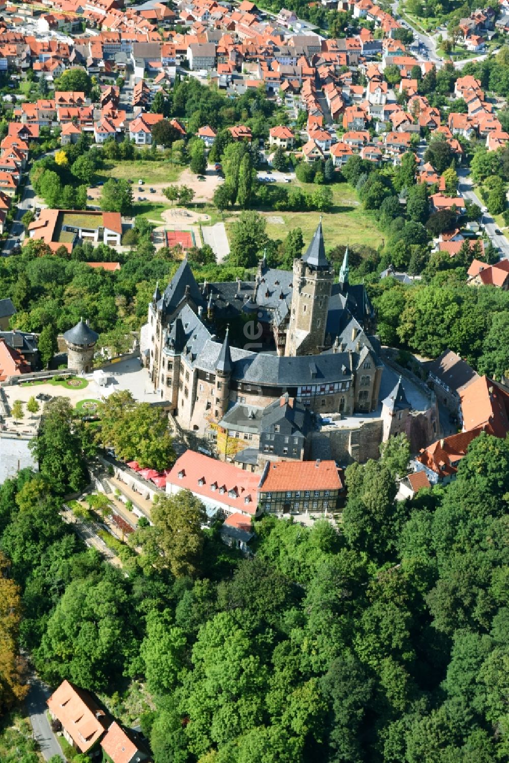 Wernigerode aus der Vogelperspektive: Burganlage der Veste - Schloss Wernigerode in Wernigerode im Bundesland Sachsen-Anhalt, Deutschland