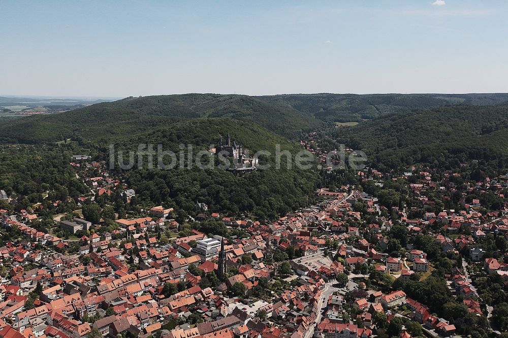 Luftbild Wernigerode - Burganlage der Veste - Schloss Wernigerode in Wernigerode im Bundesland Sachsen-Anhalt, Deutschland