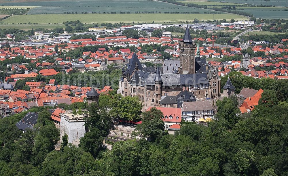 Wernigerode aus der Vogelperspektive: Burganlage der Veste - Schloss Wernigerode in Wernigerode im Bundesland Sachsen-Anhalt, Deutschland