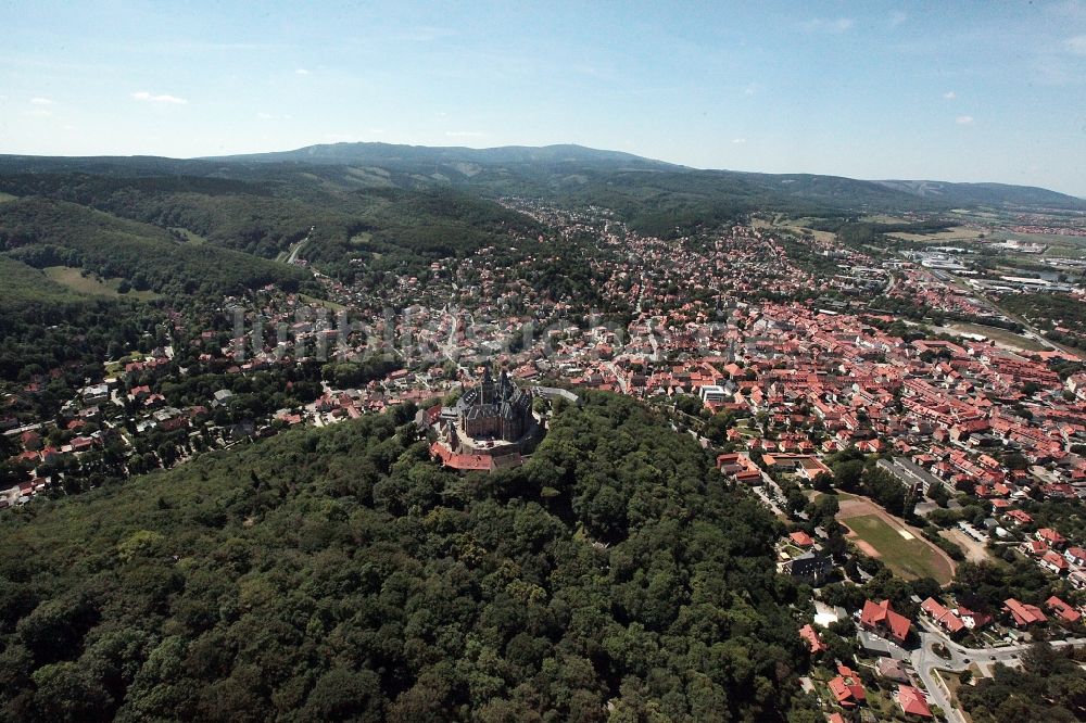 Luftaufnahme Wernigerode - Burganlage der Veste - Schloss Wernigerode in Wernigerode im Bundesland Sachsen-Anhalt, Deutschland