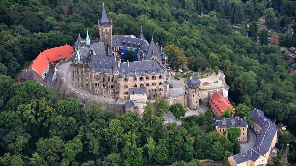 Wernigerode aus der Vogelperspektive: Burganlage der Veste - Schloss Wernigerode in Wernigerode im Bundesland Sachsen-Anhalt, Deutschland