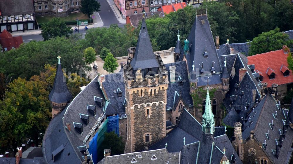 Luftaufnahme Wernigerode - Burganlage der Veste - Schloss Wernigerode in Wernigerode im Bundesland Sachsen-Anhalt, Deutschland