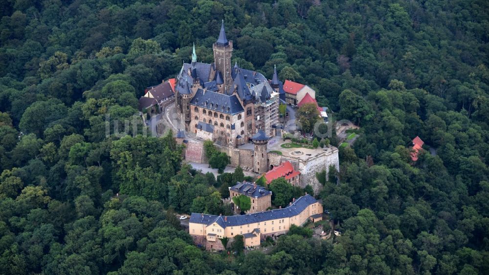 Wernigerode aus der Vogelperspektive: Burganlage der Veste - Schloss Wernigerode in Wernigerode im Bundesland Sachsen-Anhalt, Deutschland