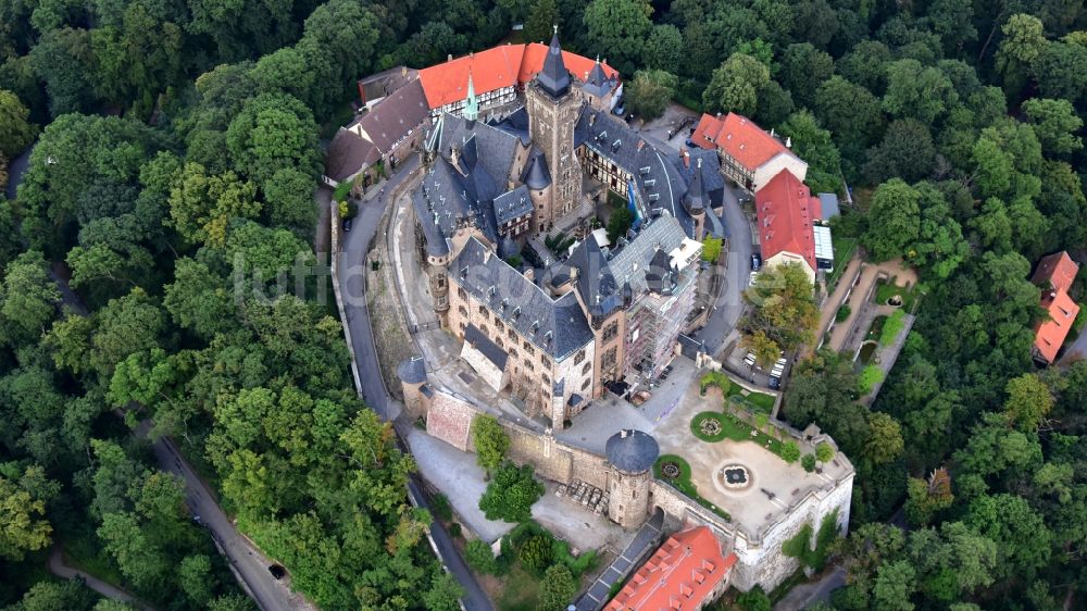 Luftaufnahme Wernigerode - Burganlage der Veste - Schloss Wernigerode in Wernigerode im Bundesland Sachsen-Anhalt, Deutschland