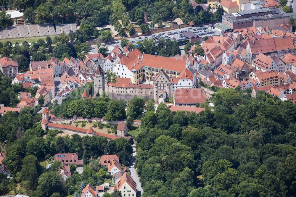 Landshut aus der Vogelperspektive: Burganlage der Veste Trausnitz im Ortsteil Trausnitz in Landshut im Bundesland Bayern, Deutschland