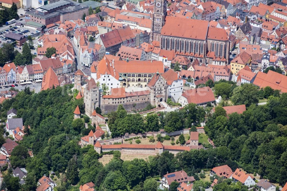 Luftaufnahme Landshut - Burganlage der Veste Trausnitz im Ortsteil Trausnitz in Landshut im Bundesland Bayern, Deutschland