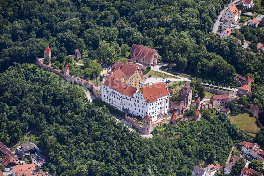 Landshut von oben - Burganlage der Veste Trausnitz im Ortsteil Trausnitz in Landshut im Bundesland Bayern, Deutschland