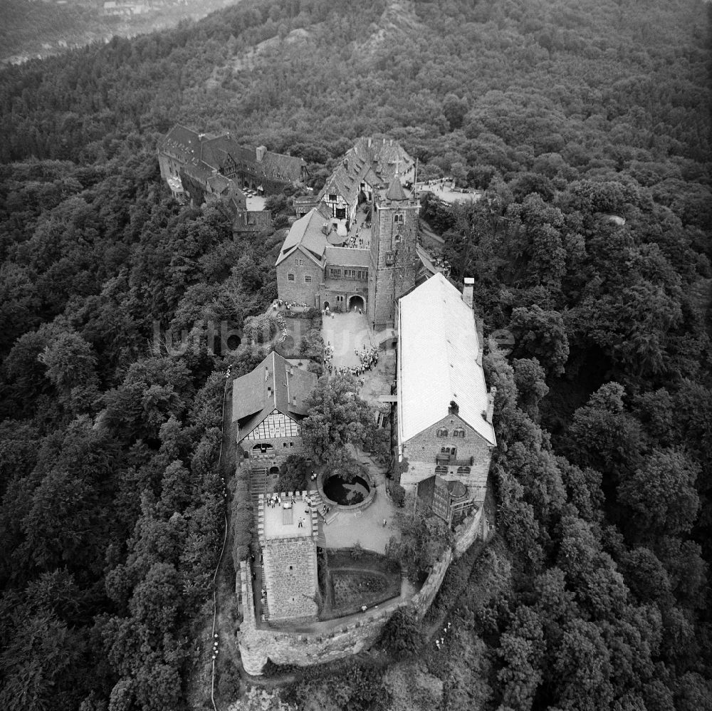 Eisenach aus der Vogelperspektive: Burganlage der Veste Wartburg in Eisenach im Bundesland Thüringen