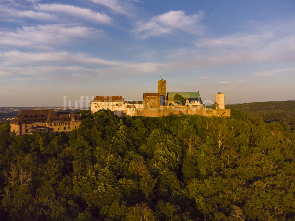 Luftaufnahme Eisenach - Burganlage der Veste Wartburg in Eisenach im Bundesland Thüringen, Deutschland