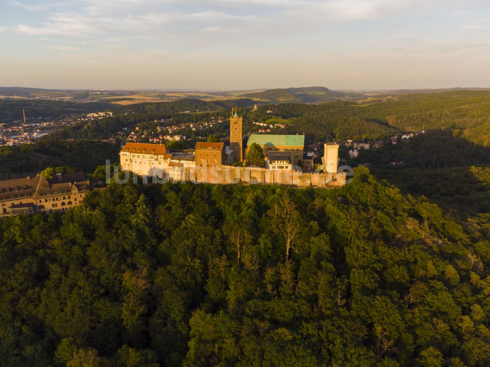 Eisenach von oben - Burganlage der Veste Wartburg in Eisenach im Bundesland Thüringen, Deutschland