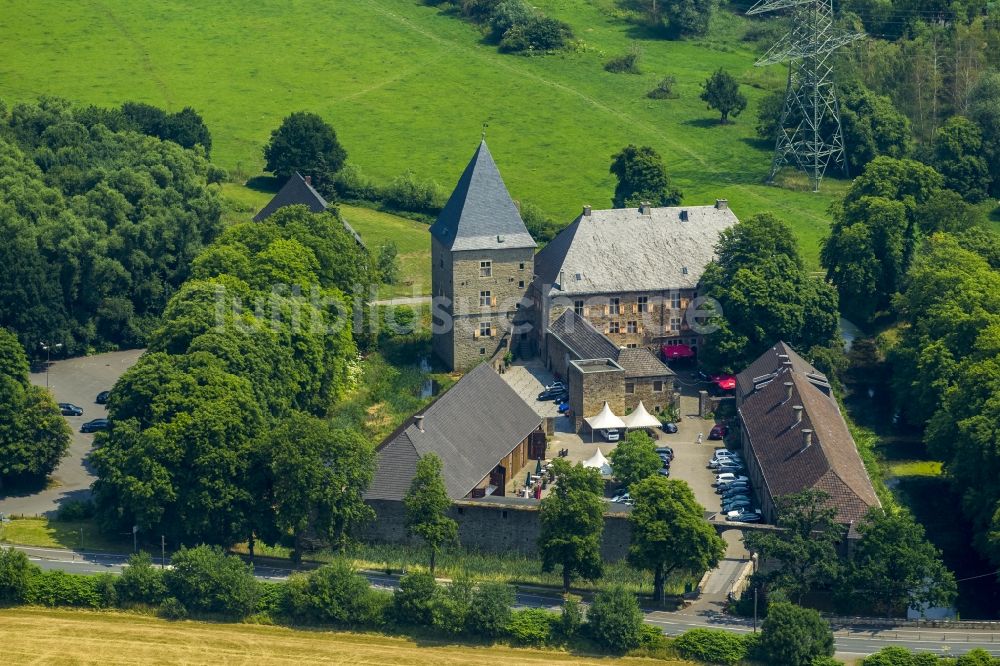 Luftbild Hattingen - Burganlage der Veste und Wasserburg Haus Kemnade an den Ruhrauen in Hattingen im Bundesland Nordrhein-Westfalen