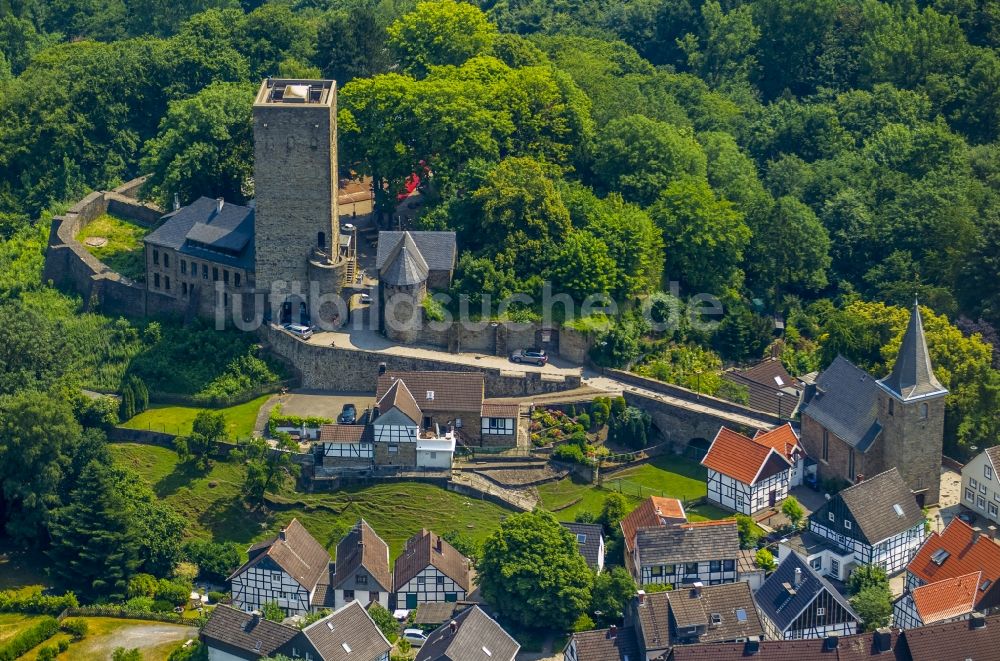 Hattingen von oben - Burganlage der Veste mit Wehrturm Blankenstein in Hattingen im Bundesland Nordrhein-Westfalen