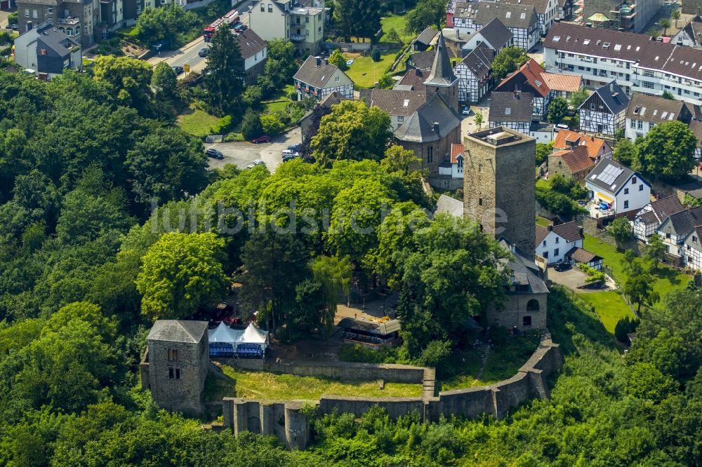 Hattingen von oben - Burganlage der Veste mit Wehrturm Blankenstein in Hattingen im Bundesland Nordrhein-Westfalen