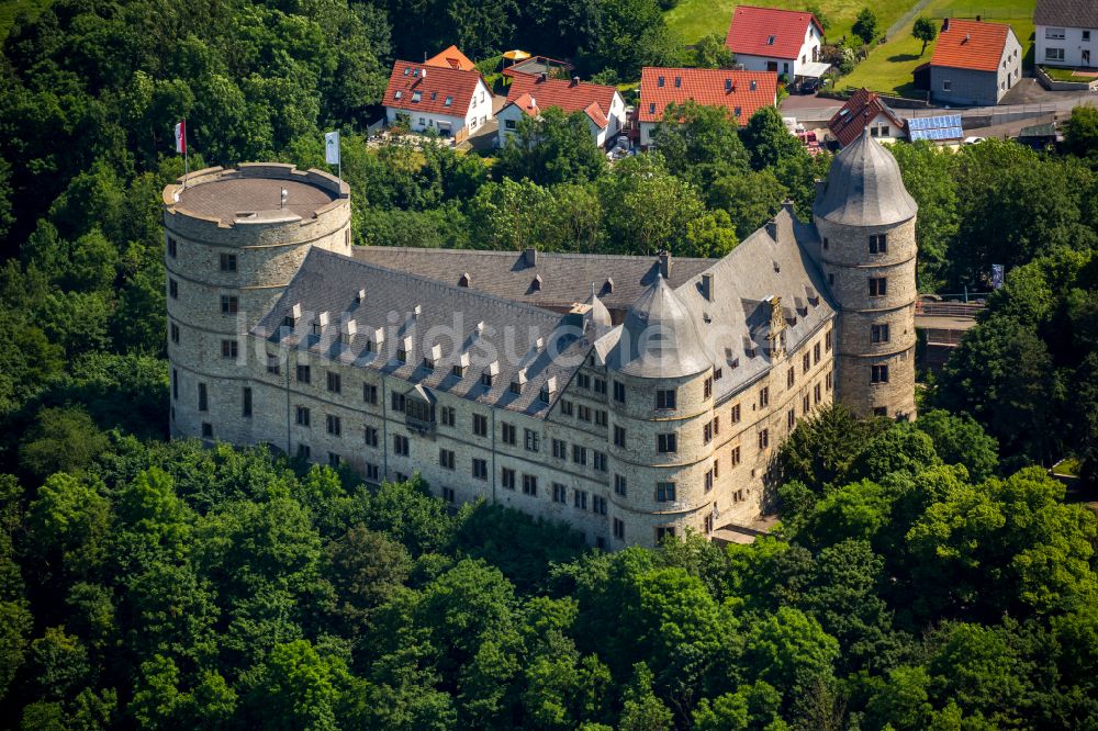 Büren aus der Vogelperspektive: Burganlage der Veste Wewelsburg am Burgwall in Büren im Bundesland Nordrhein-Westfalen