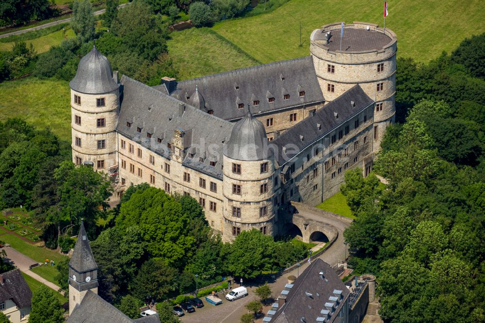 Büren aus der Vogelperspektive: Burganlage der Veste Wewelsburg am Burgwall in Büren im Bundesland Nordrhein-Westfalen