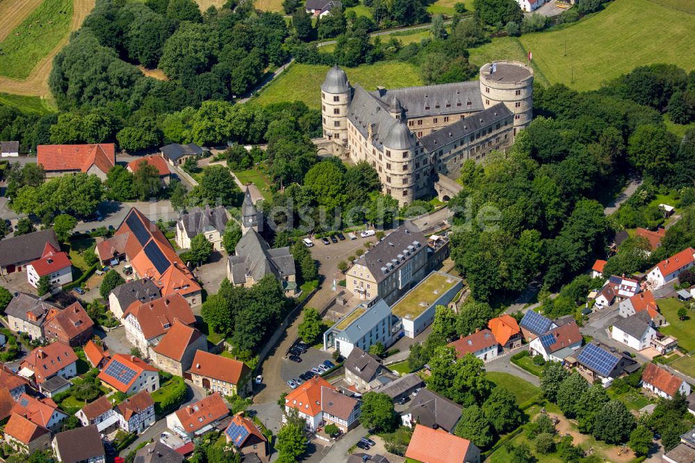 Luftaufnahme Büren - Burganlage der Veste Wewelsburg am Burgwall in Büren im Bundesland Nordrhein-Westfalen