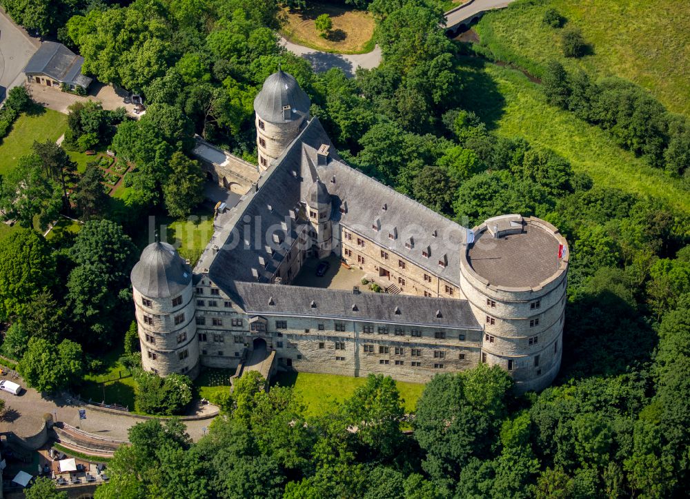 Luftaufnahme Büren - Burganlage der Veste Wewelsburg am Burgwall in Büren im Bundesland Nordrhein-Westfalen