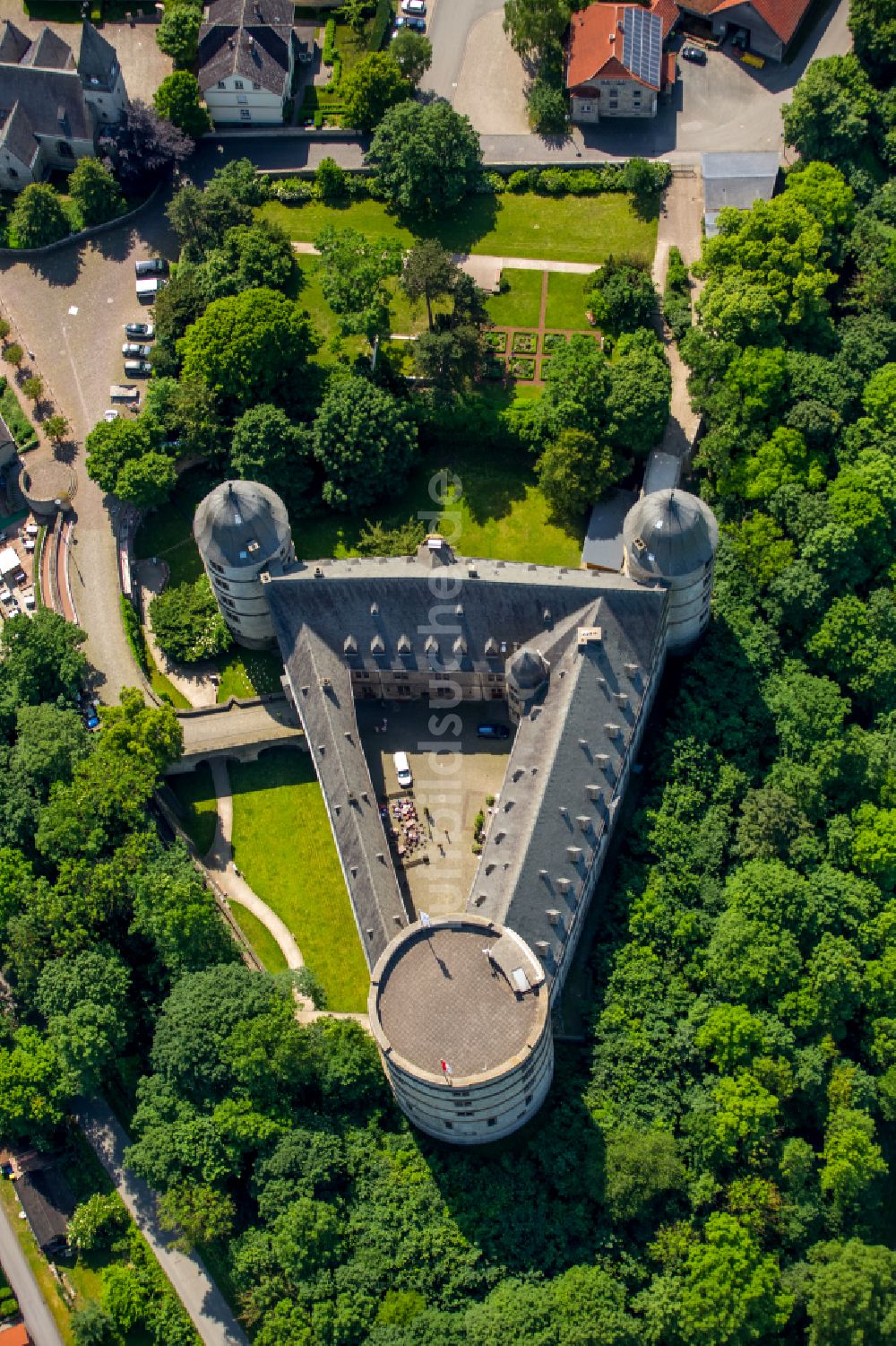 Büren aus der Vogelperspektive: Burganlage der Veste Wewelsburg am Burgwall in Büren im Bundesland Nordrhein-Westfalen