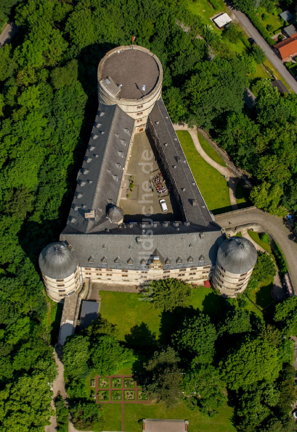 Büren von oben - Burganlage der Veste Wewelsburg am Burgwall in Büren im Bundesland Nordrhein-Westfalen