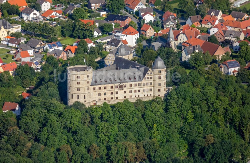 Büren von oben - Burganlage der Veste Wewelsburg am Burgwall in Büren im Bundesland Nordrhein-Westfalen