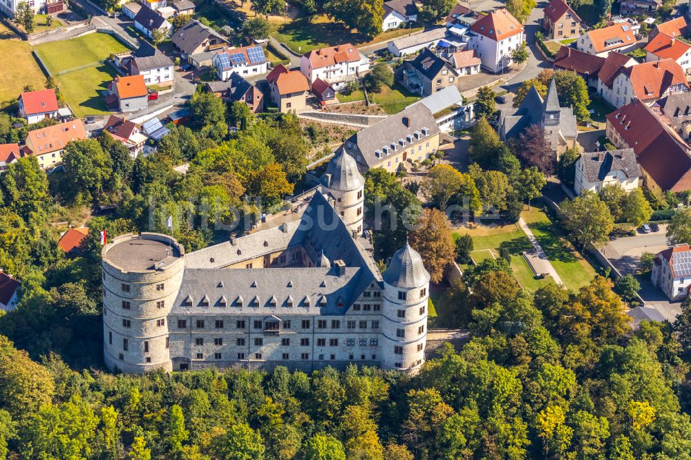 Büren von oben - Burganlage der Veste Wewelsburg am Burgwall in Büren im Bundesland Nordrhein-Westfalen