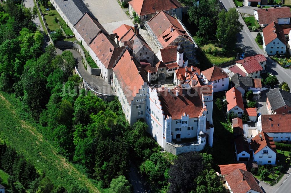 Sandersdorf von oben - Burganlage der Veste des Wittelsbacher Ausgleichsfond in Altmannstein im Bundesland Bayern, Deutschland