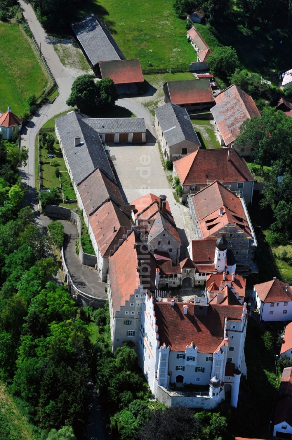 Sandersdorf aus der Vogelperspektive: Burganlage der Veste des Wittelsbacher Ausgleichsfond in Altmannstein im Bundesland Bayern, Deutschland