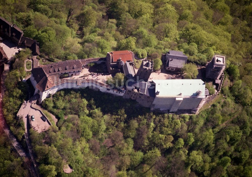 Eisenach von oben - Burganlage der Wartburg in Eisenach im Bundesland Thüringen