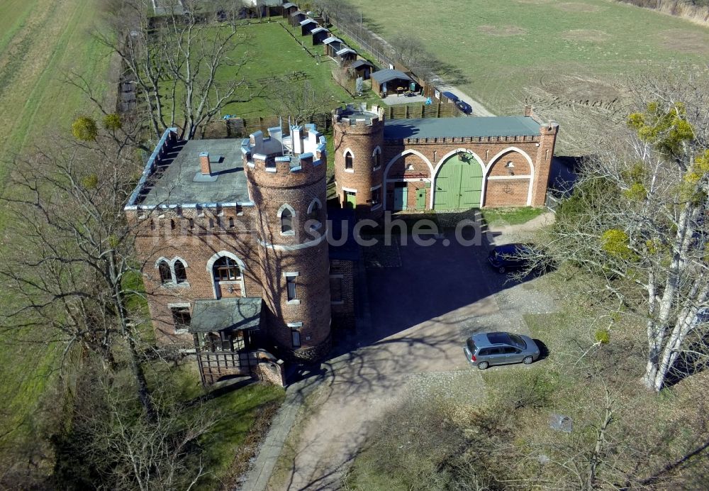 Luftbild Wörlitz - Burgartiges Gebäude der Falknerei im Wörlitzer Park in Wörlitz in Sachsen-Anhalt