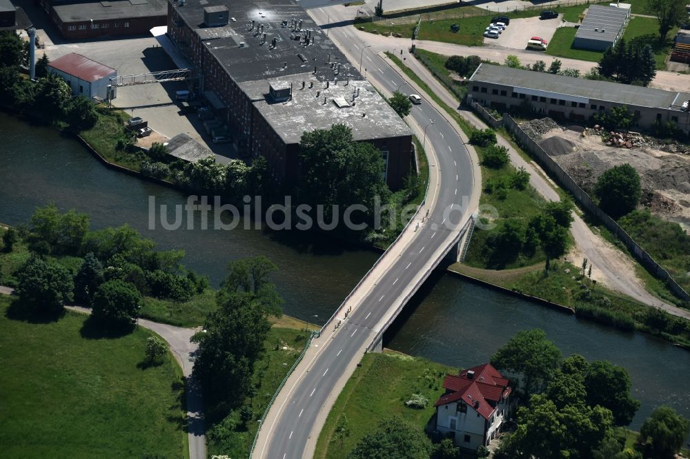 Luftbild Burg - Burger Brücke über den Elbe-Havel-Kanal in Burg im Bundesland Sachsen-Anhalt