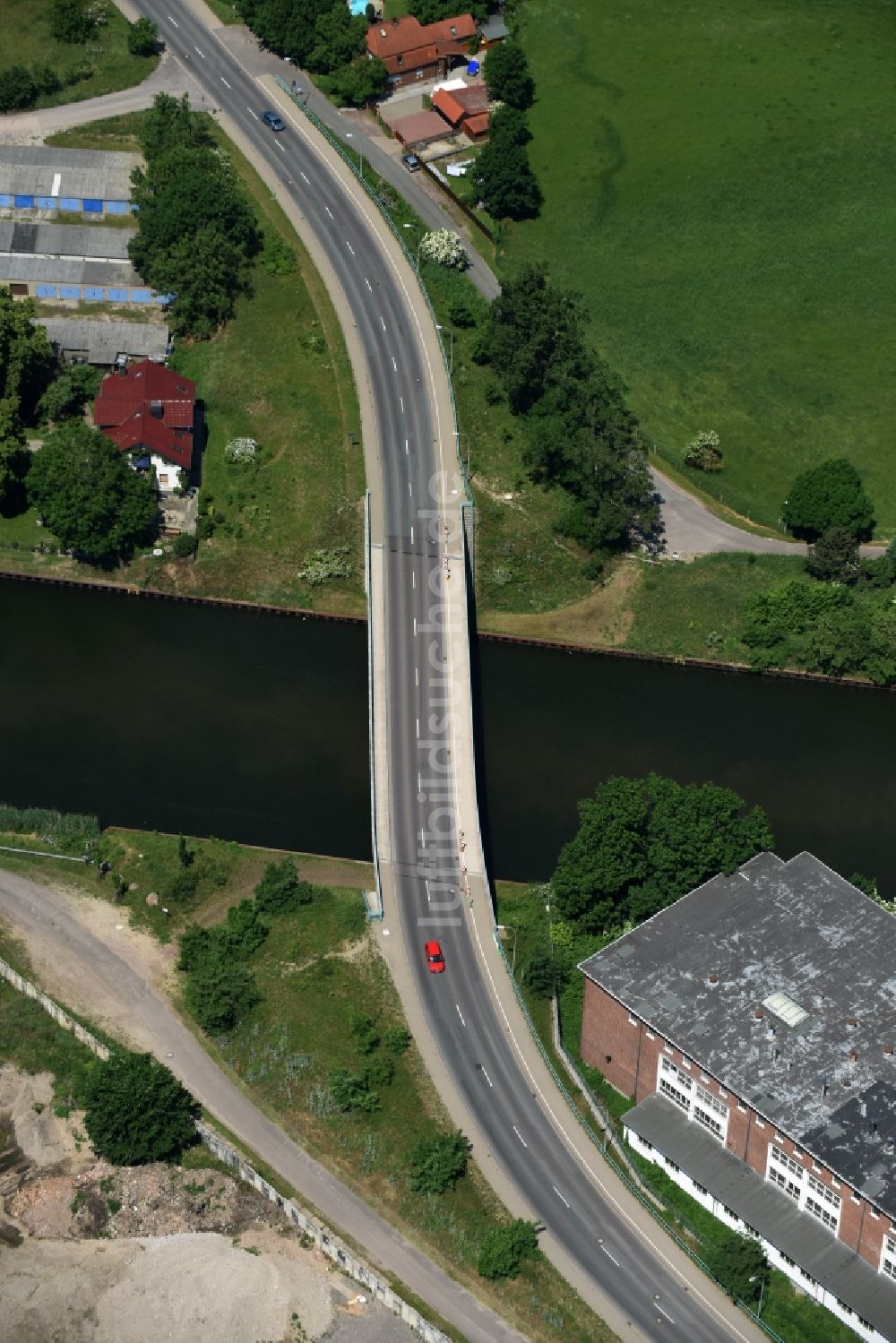 Luftbild Burg - Burger Brücke über den Elbe-Havel-Kanal in Burg im Bundesland Sachsen-Anhalt