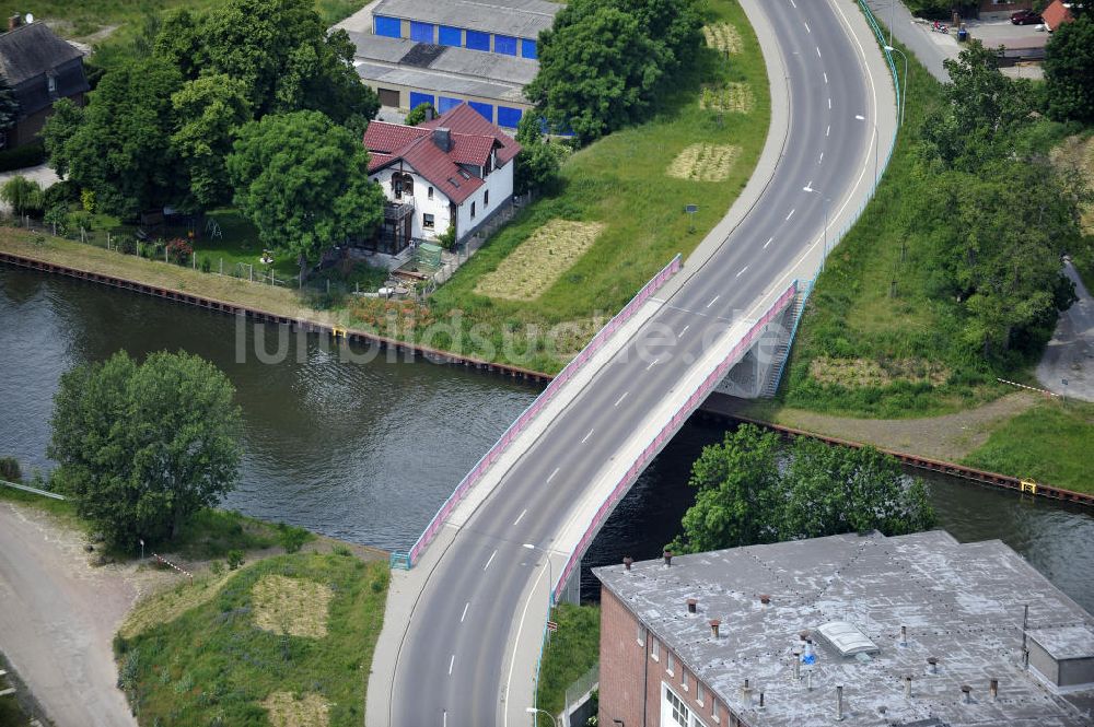 Burg von oben - Burger Strassenbrücke an der Niegripper Chausee