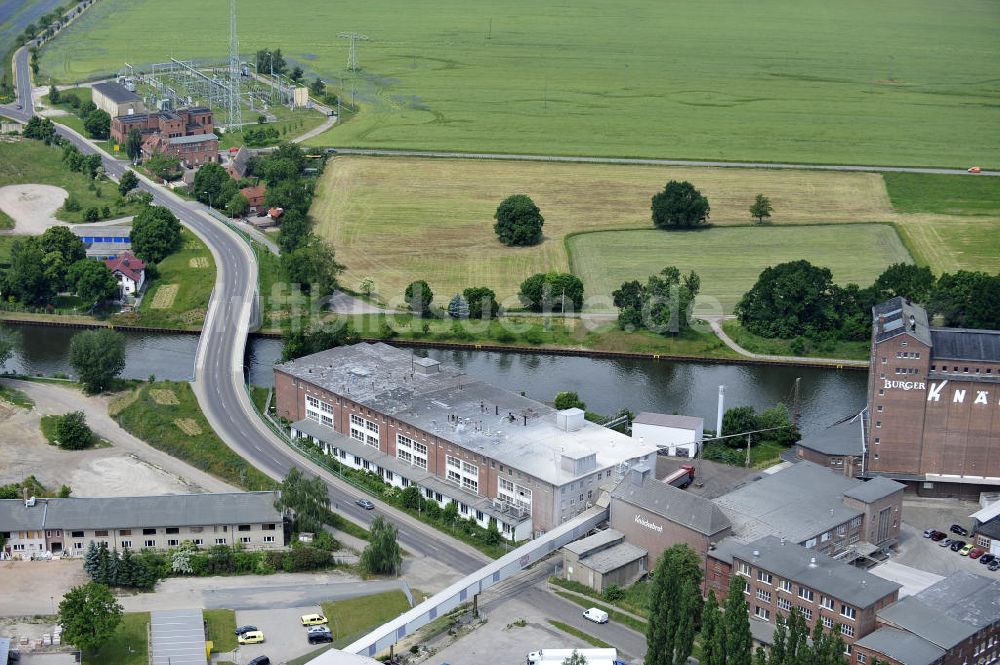 Burg aus der Vogelperspektive: Burger Strassenbrücke an der Niegripper Chausee