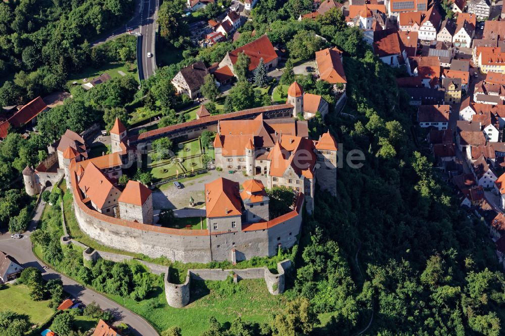 Harburg (Schwaben) aus der Vogelperspektive: Burgmauern der Burg Harburg in Harburg (Schwaben) im Bundesland Bayern, Deutschland