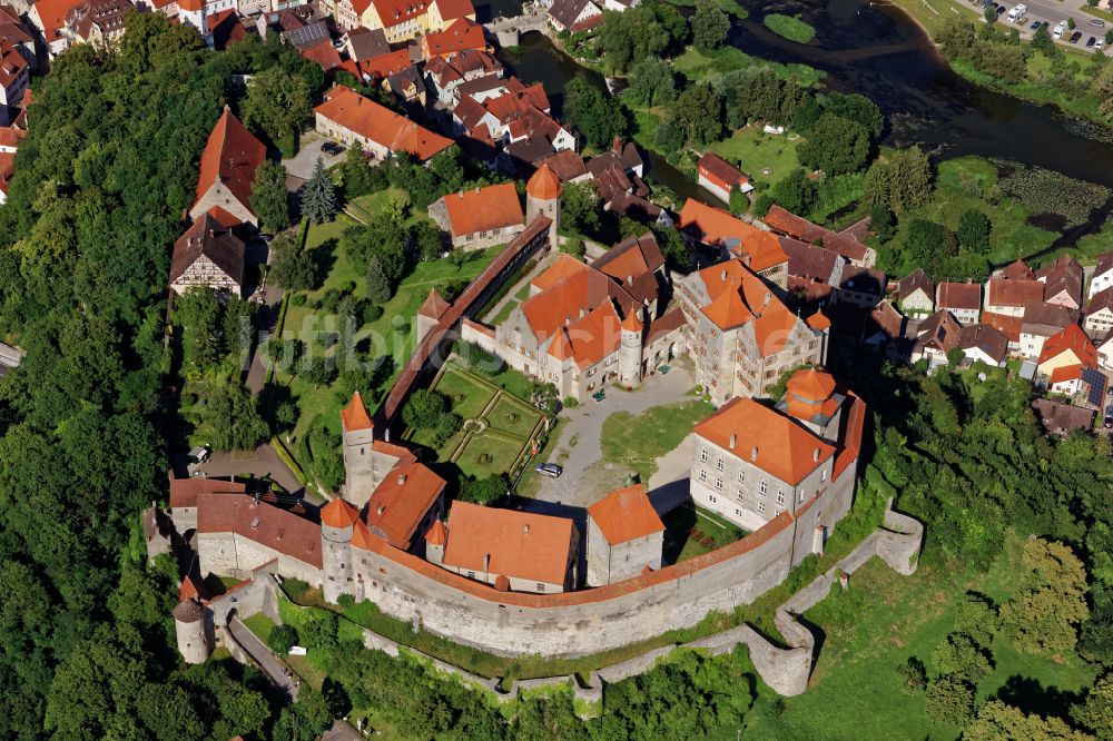 Harburg (Schwaben) von oben - Burgmauern der Burg Harburg in Harburg (Schwaben) im Bundesland Bayern, Deutschland