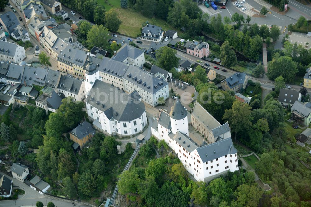 Luftaufnahme Schwarzenberg/Erzgebirge - Burgmauern Schloß Schwarzenberg in Schwarzenberg/Erzgebirge im Bundesland Sachsen, Deutschland