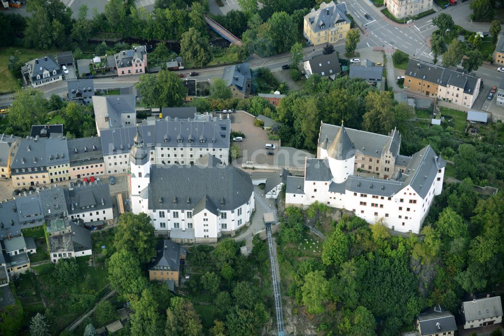 Schwarzenberg/Erzgebirge aus der Vogelperspektive: Burgmauern Schloß Schwarzenberg in Schwarzenberg/Erzgebirge im Bundesland Sachsen, Deutschland